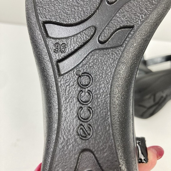 ECCO Sensata T-Strap Wedge Sandals Black Embossed Leather Alligator‎ Print EU 36 - Picture 7 of 7